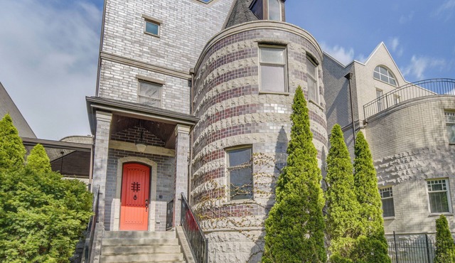 Steps to Lake & Beach! Multi-Level Oakland Haven