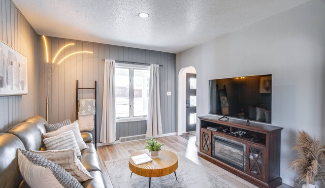 Steps to Lake Michigan: Manitowoc Home w/Fire Pit