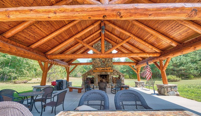 Steps to Lakefront: Dog-friendly Cabin in Levering