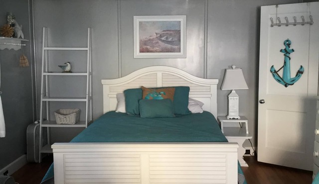 Steps to Long Sands Beach