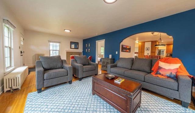 Steps to Manito Park | Home + Private Suite