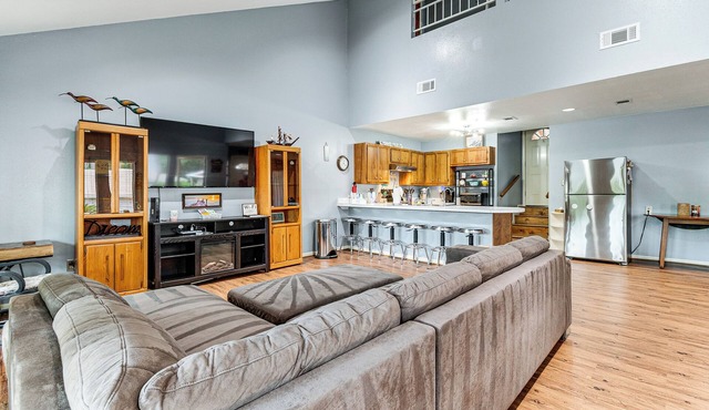 Steps to Marina: Coldspring Retreat w/Lake View