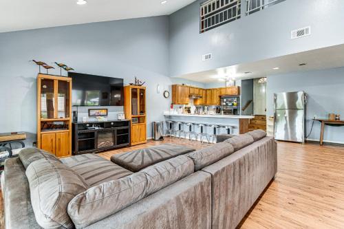 Steps to Marina: Coldspring Retreat w/Lake View
