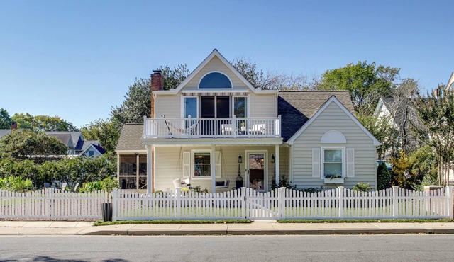 Steps to Marina & Park: Waterfront Cambridge Home!
