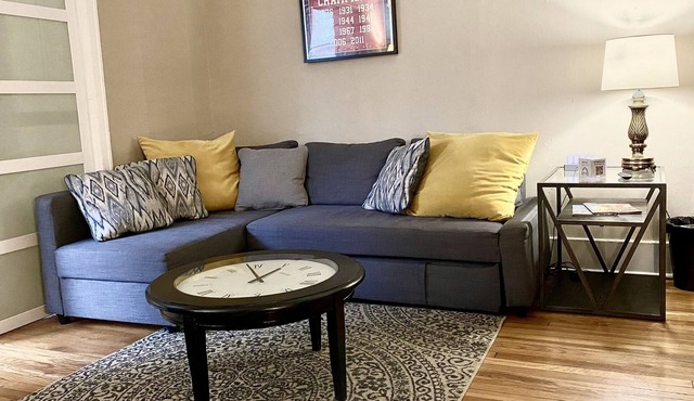 Steps to Metrolink & Forest Park,1st Fl King & Queen Beds+ Off-Street Parking