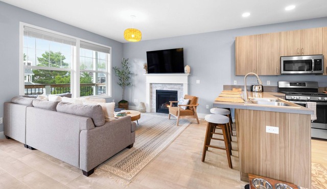 Steps to Pacific City Beach Walk to Pelican Pub Dog Friendly + EV Charger