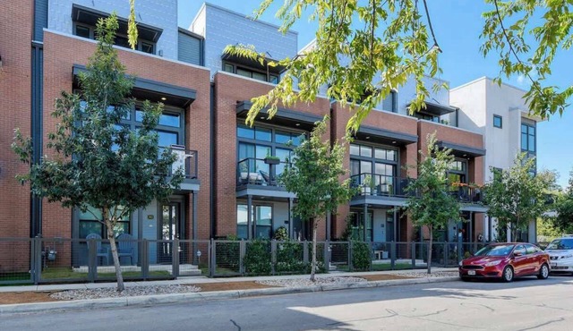 Steps to Pearl - Two Townhomes - Sleeps 22