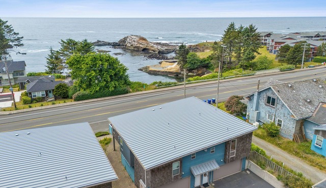 Steps to Pirate Cove: Oregon Coast Condo w/View