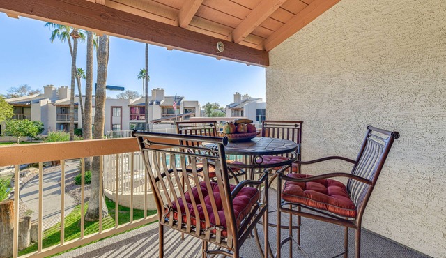 Steps to Pool & Hot Tubs! Snowbird Escape in Mesa