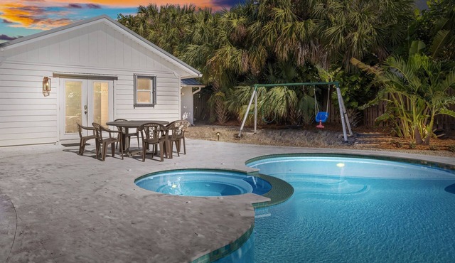 Steps To Private Beach - East of A1A -Dog Friendly