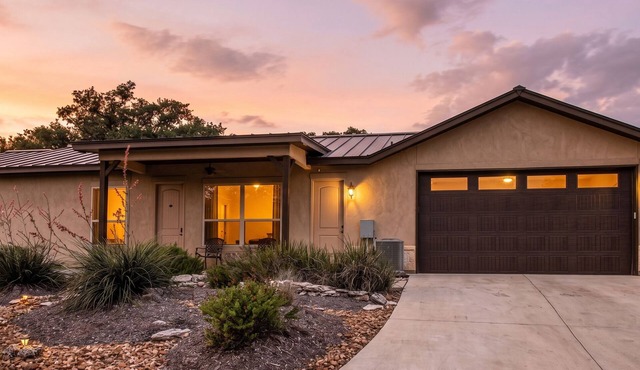 Steps to Remi's Ridge & Hayes Hollow Century Oak Casita - Near Canyon Lake