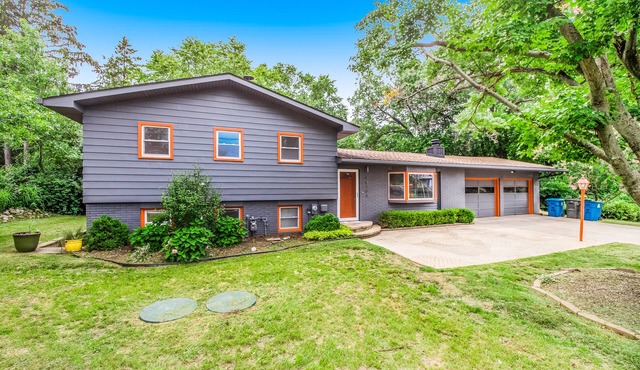 Steps to Ridge Road Beach Renovated Home w/Private Hot Tub, Firepit & Porch