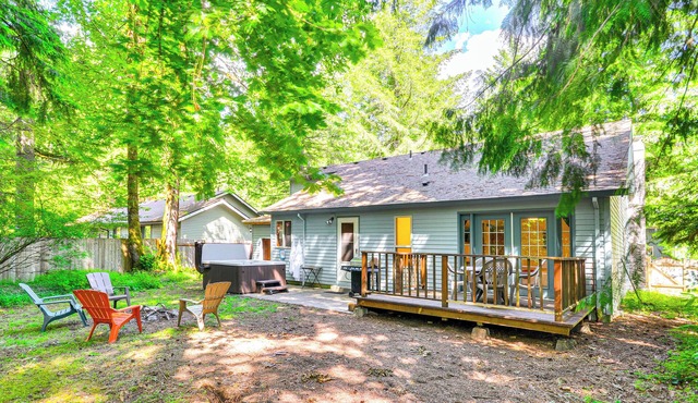 Steps to River! Rhododendron Family Retreat