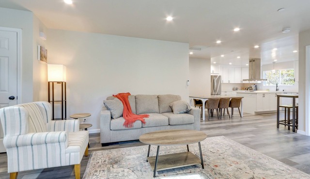 Steps to Russian River: Peaceful Monte Rio Retreat