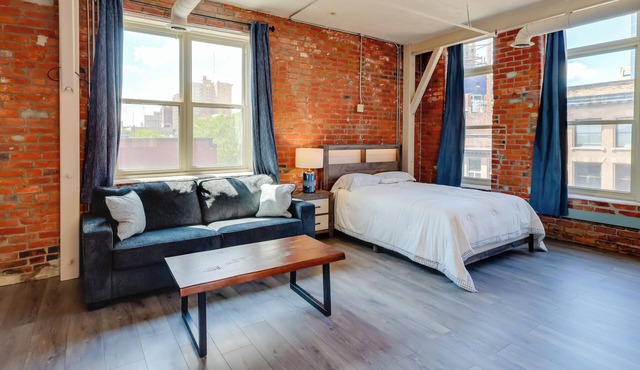 Steps to Shops & Eats: Dtwn Omaha Gem!