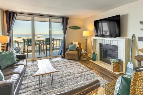 Steps to Shore Condo with Resort Perks in Oceanside
