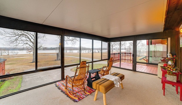 Steps to Shore: Group Getaway on Kentucky Lake!