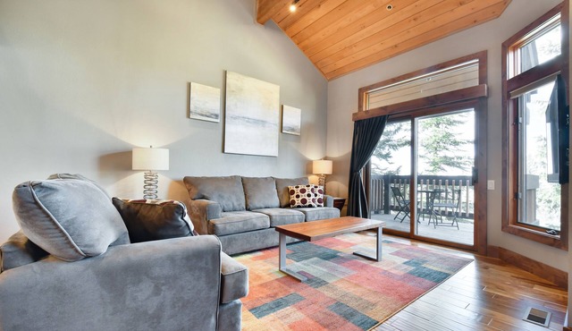 Steps to Skiing in Deer Valley! Sleeps 6!