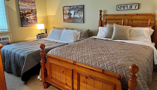 Steps to slopes at Bryce Resort! Family-sized condo with balcony and fireplace