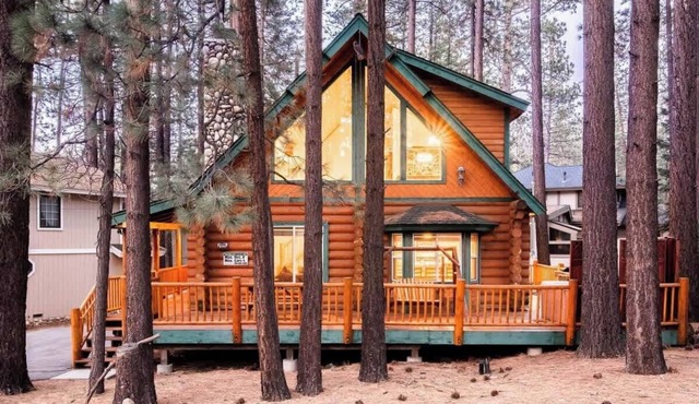 Steps to Snow Summit. Relaxing Spa, Pool Table.