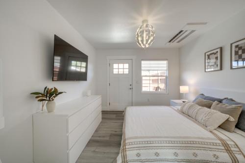 Steps to Soap Lake Studio Stay with Patio!