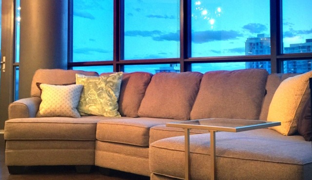 Steps to STAMPEDE Luxury Downtown 2bedrm 2bath