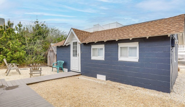 Steps to Surf City Beach: Pet-Friendly Cottage!