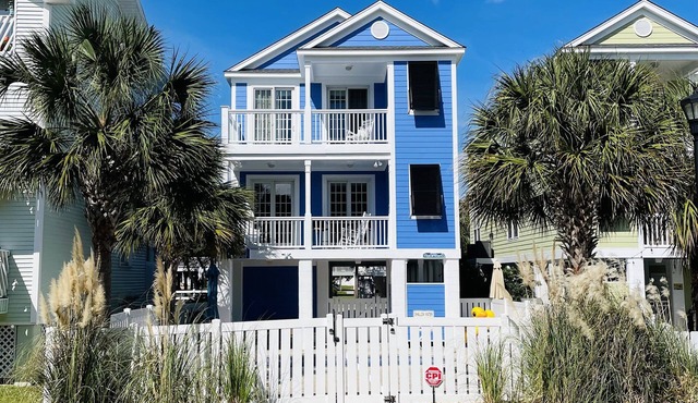 Steps to Surfside Beach, and Pier! Private Home! Private Pool.