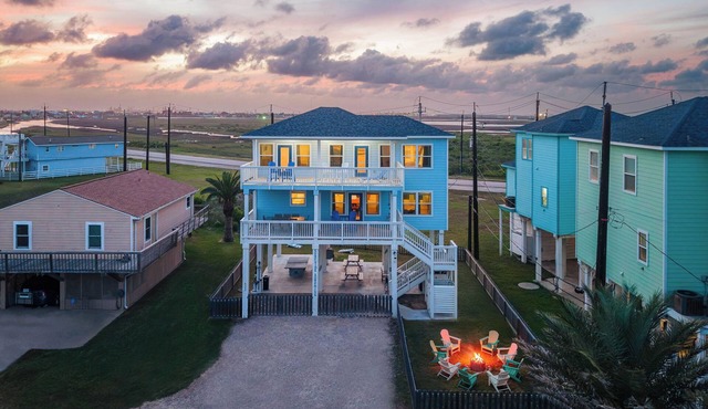 Steps to Surfside Beach | Games, Views & Pets