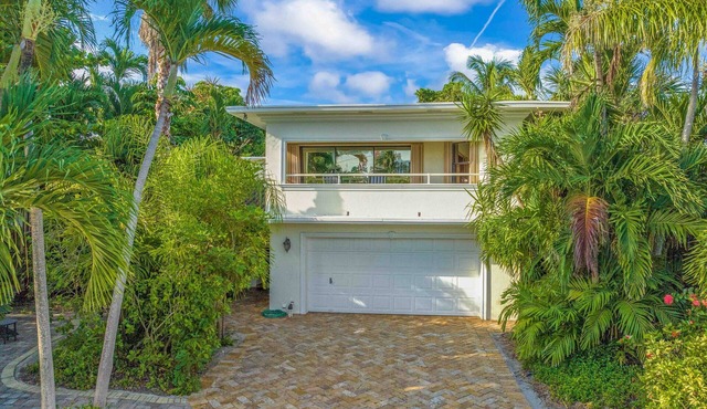 Steps to the Beach and a Stroll to Fort Lauderdale Nightlife