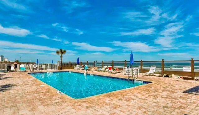 Steps to the Beach !