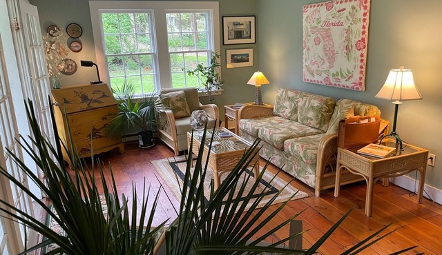 Steps to the beach - Vineyard Summer home