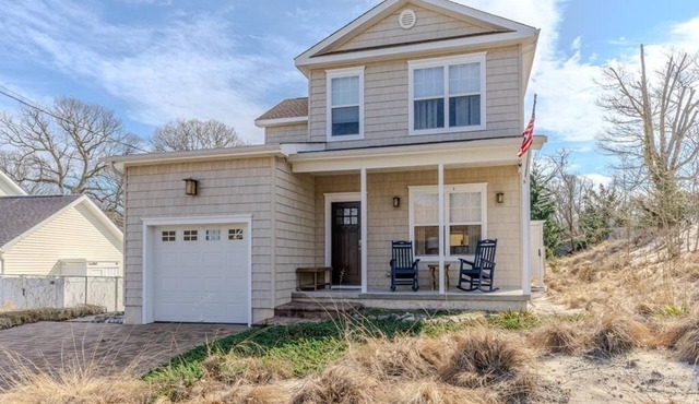 Steps to the Beach. 4 Bedrooms. Occupancy 10