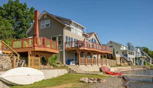 Steps to the Beach : "Family Friendly Retreat"