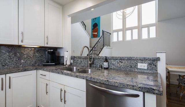Steps to the Beach, Park, Shops & Restaurants At 18th St DEL MAR BEACH COLONY