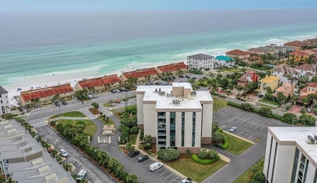 Steps to the Beach, Pool, Location, Location! Great for Families and Groups