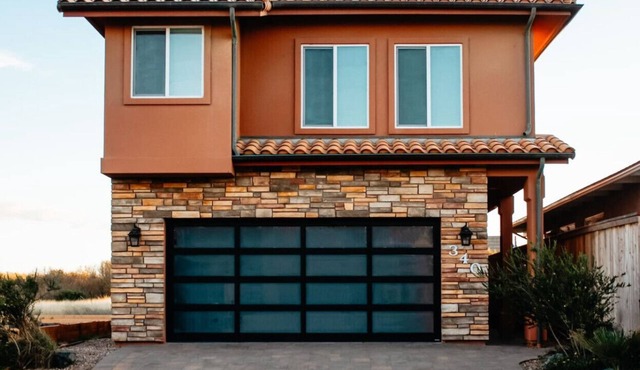 Steps to the Beach! Rooftop Deck! Firepit & BBQ!
