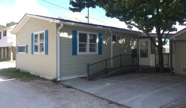 Steps to the BEACH and WATER PARK - Cleaning & Linens INCLUDED