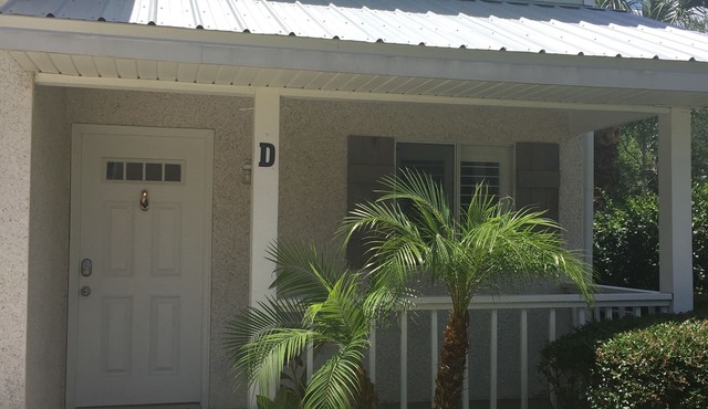 Steps to the beach and restaurants!