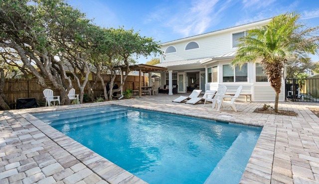 Steps to the beach, heated pool with guest house and courtyard
