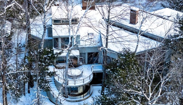 Steps to the Ellis River: Luxe Home, Hot Tub, Game Room 🎿❄️🏂🌲🗻