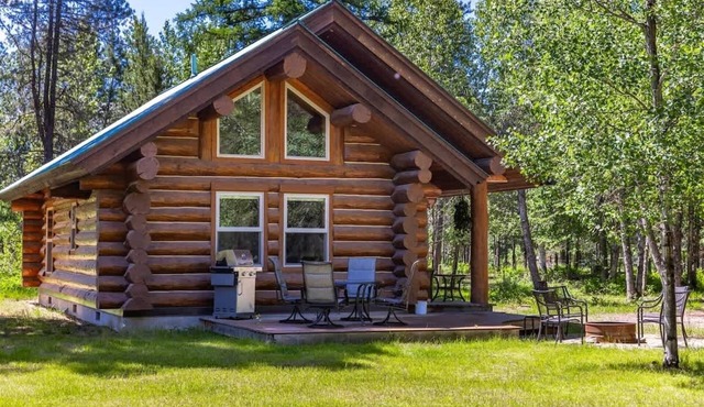 Steps to the River! River Edge Cabin