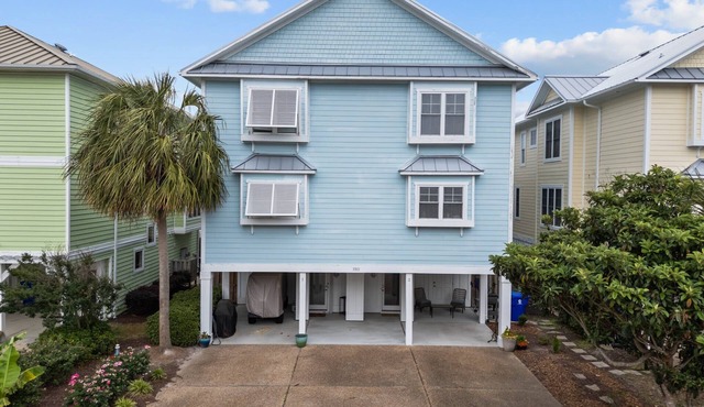 Steps to the Sand in Carolina Beach, Sleeps 10! Villa