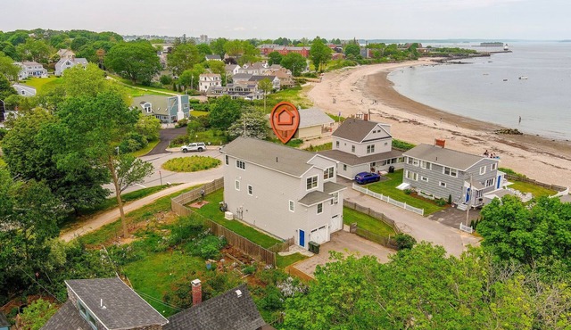 Steps to the Sand, Modern Home on Willard Beach, Fenced in Yard, Deck & Grill