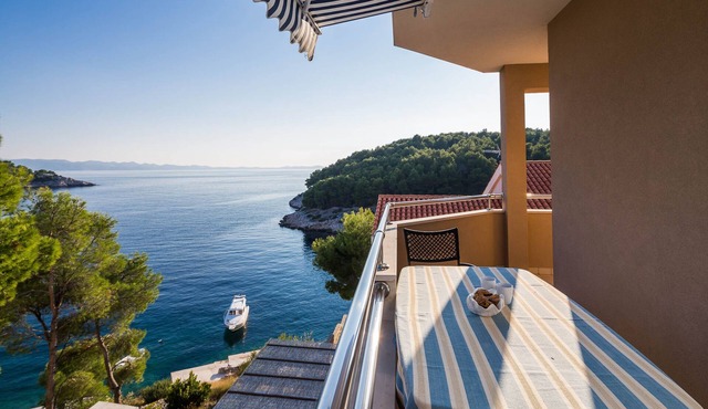 Steps to the Sea and Beach | Pool | Sea-view Balcony | Peaceful Bay