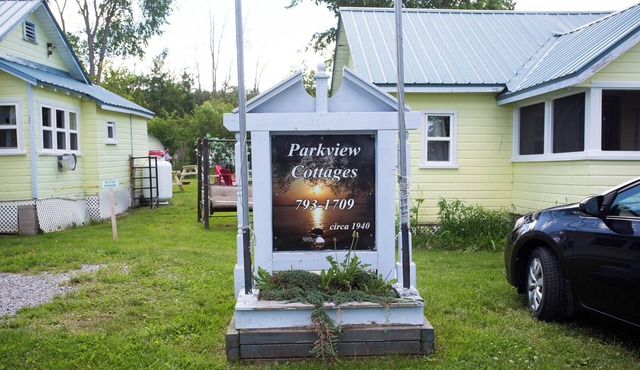 Steps to the Sturgeon Lake. Cozy bachelor cabin for 2 people.