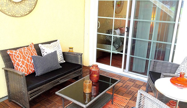 Steps to the water on both sides! Mango Tango