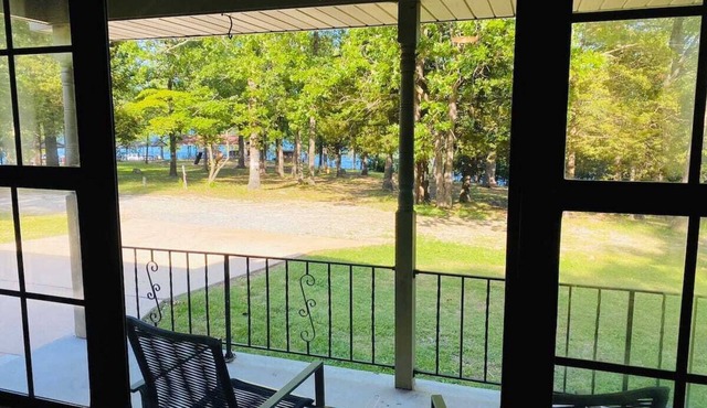 Steps to the water at Bull Shoals Lake!