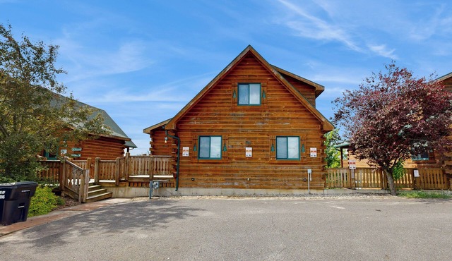 Steps to Three Bears Resort! Outdoorsy Escape