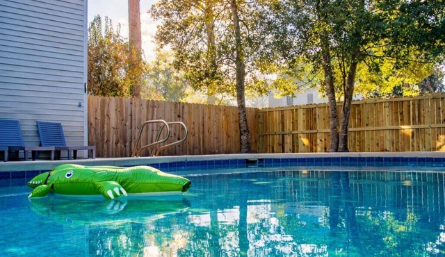 Steps to VSU Campus Private Pool Sleeps 10 Magnolia Manor
